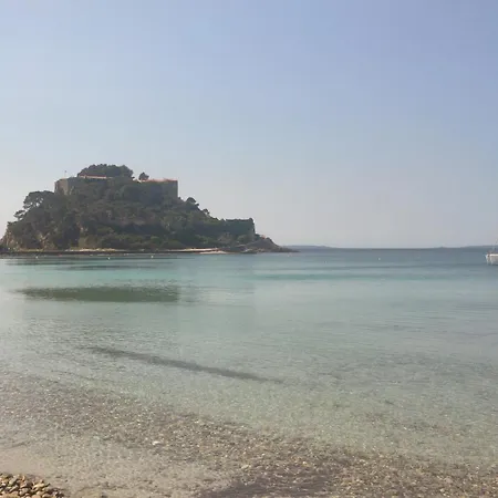 Grand T2 Classe 4 Etoiles - Plein Sud Et Tres Calme Au Lavandou لو لا فاندو